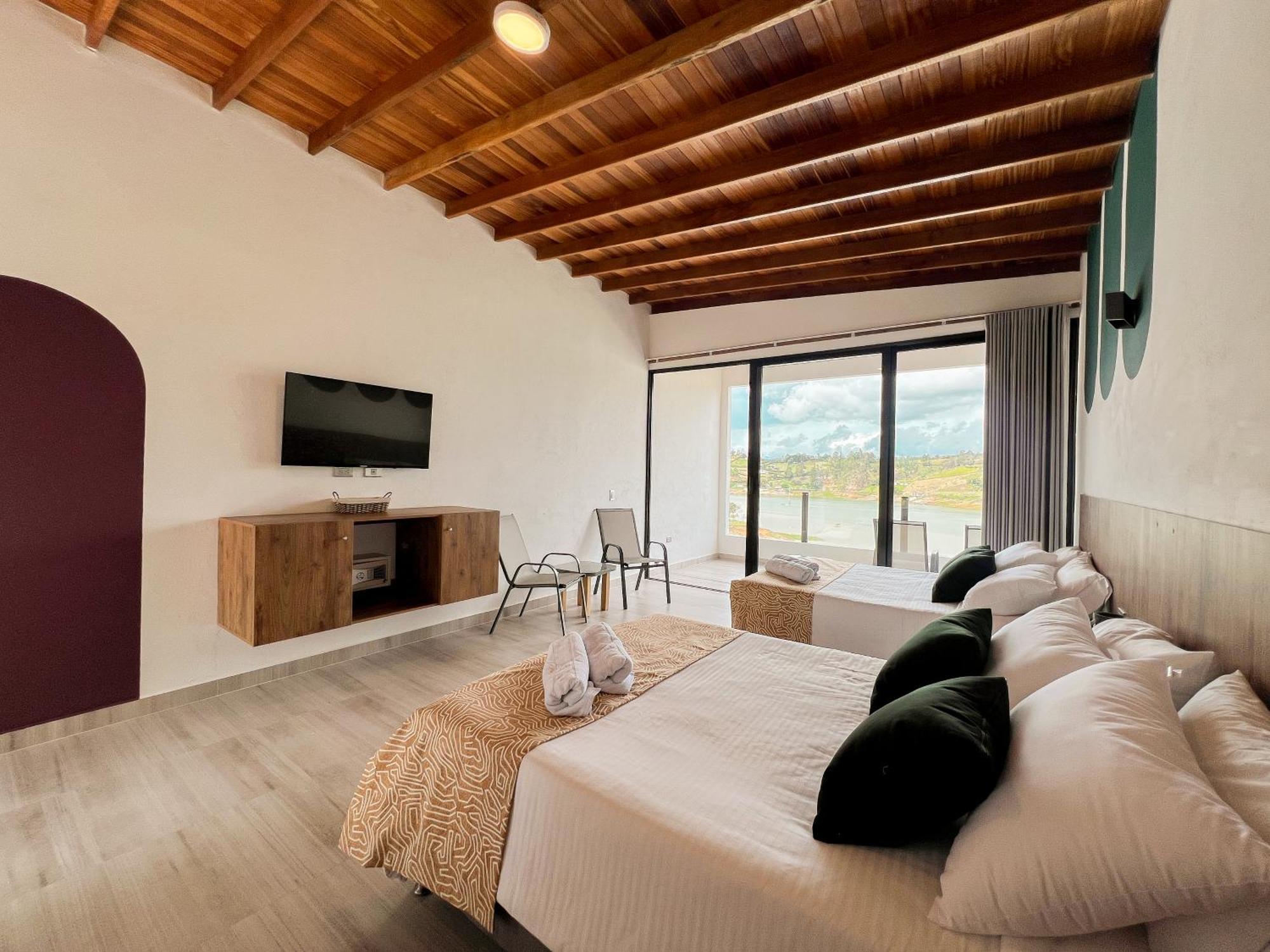 Viajero Guatape Hostel & Lake Club Phòng bức ảnh